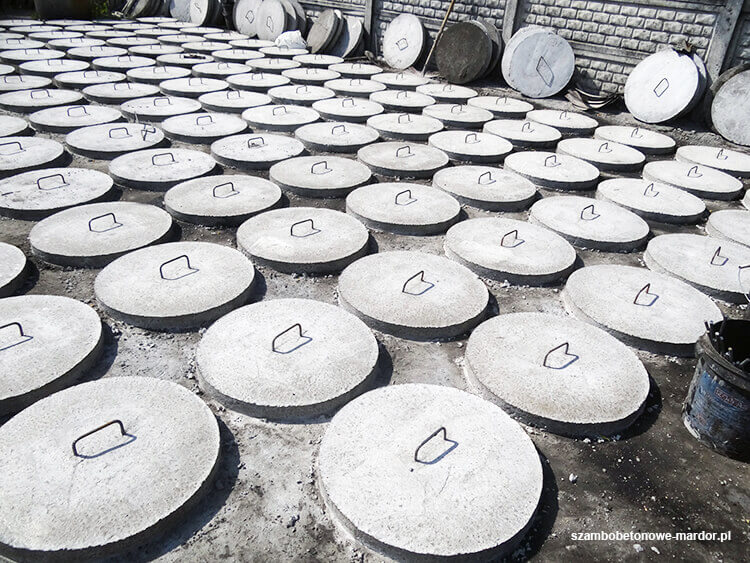 Wytrzymałe włazy do szamb betonowych z zabezpieczeniami  w Ełku